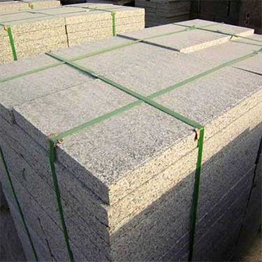 鲁灰石材生产厂家关于鲁灰的季节性养护问题